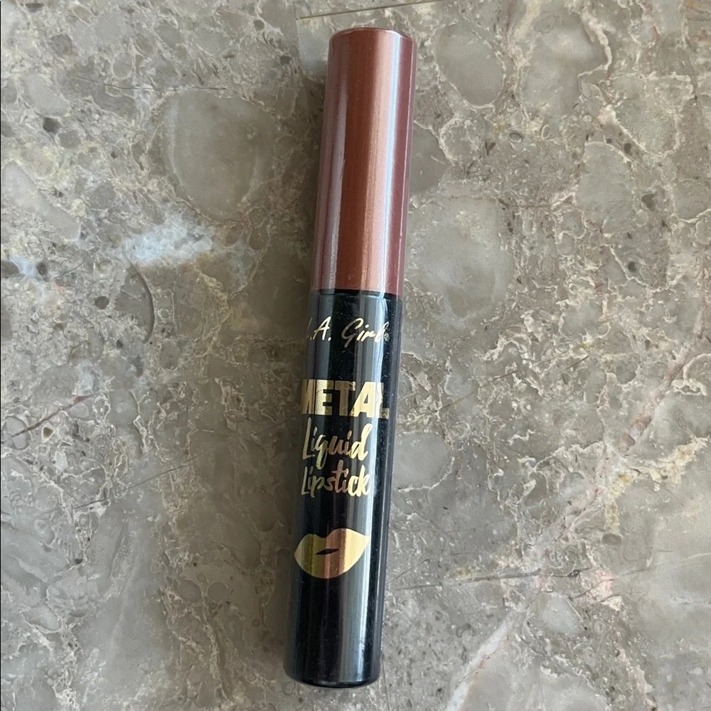 L.A. Girl Metal Liquid Lipstick - Champagne